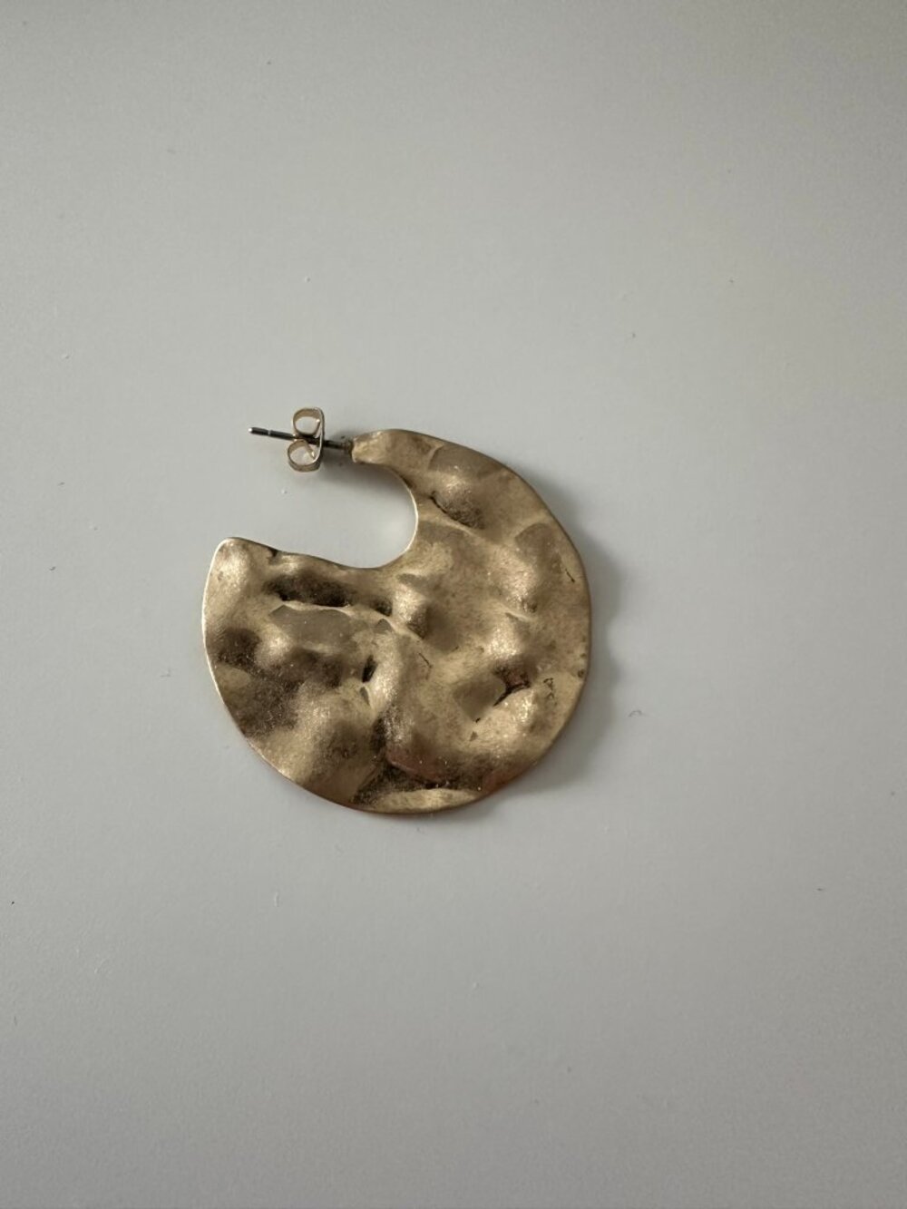 1.5" Hammered Hoop Earrings Abstract Design - Gold